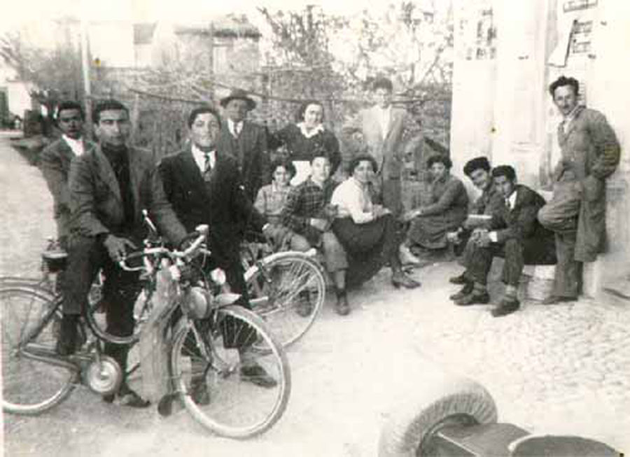 davanti al circolo.jpg